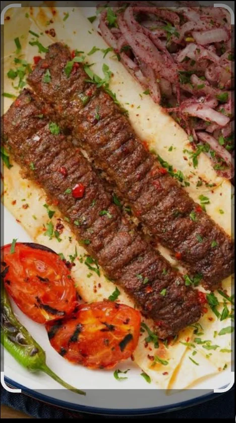 طبق كباب من الصورة المرسلة، يوظف بصرياً للسخرية السياسية